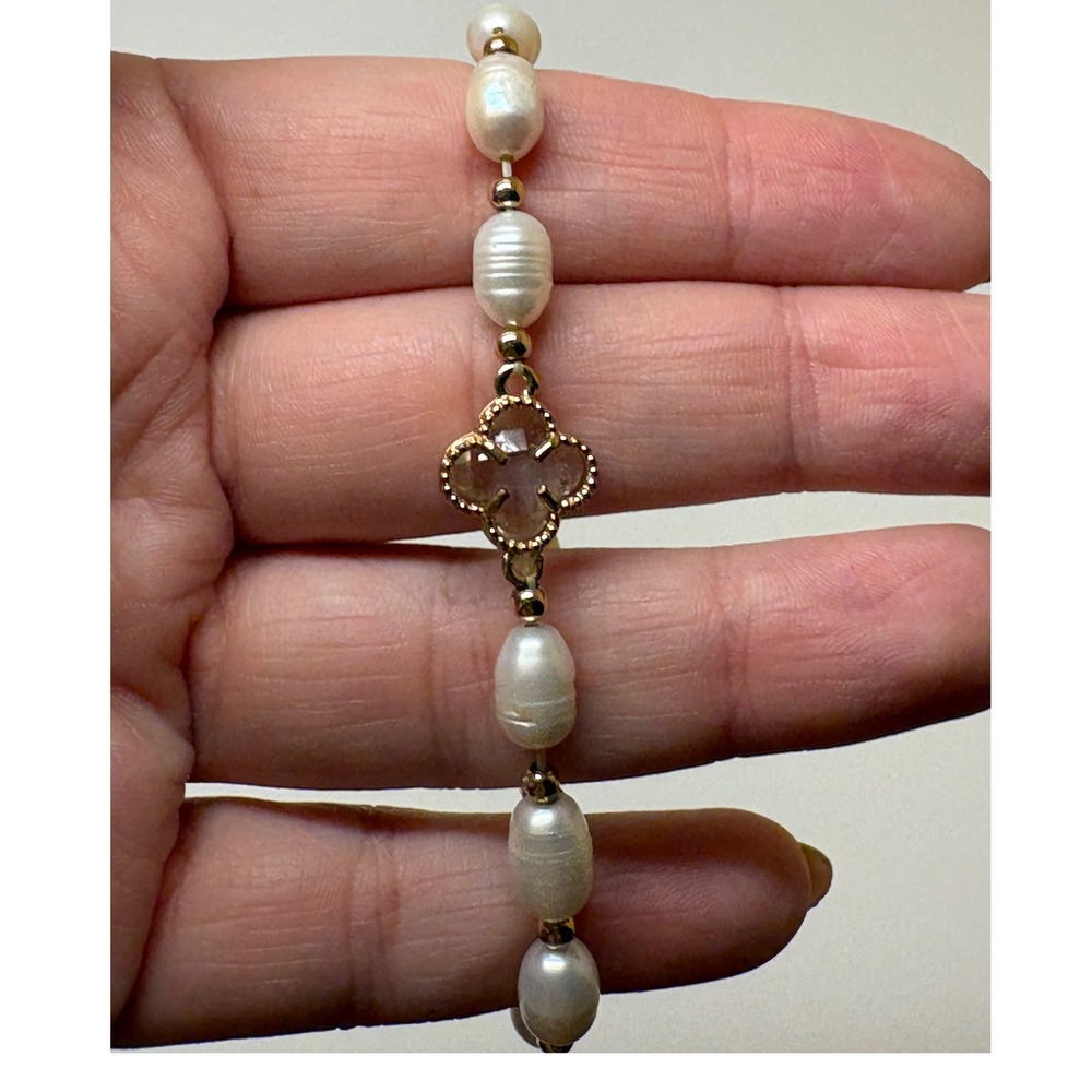 White Freshwater Pearl Stretch Bracelet Gold Tone Quatrefoil Charm